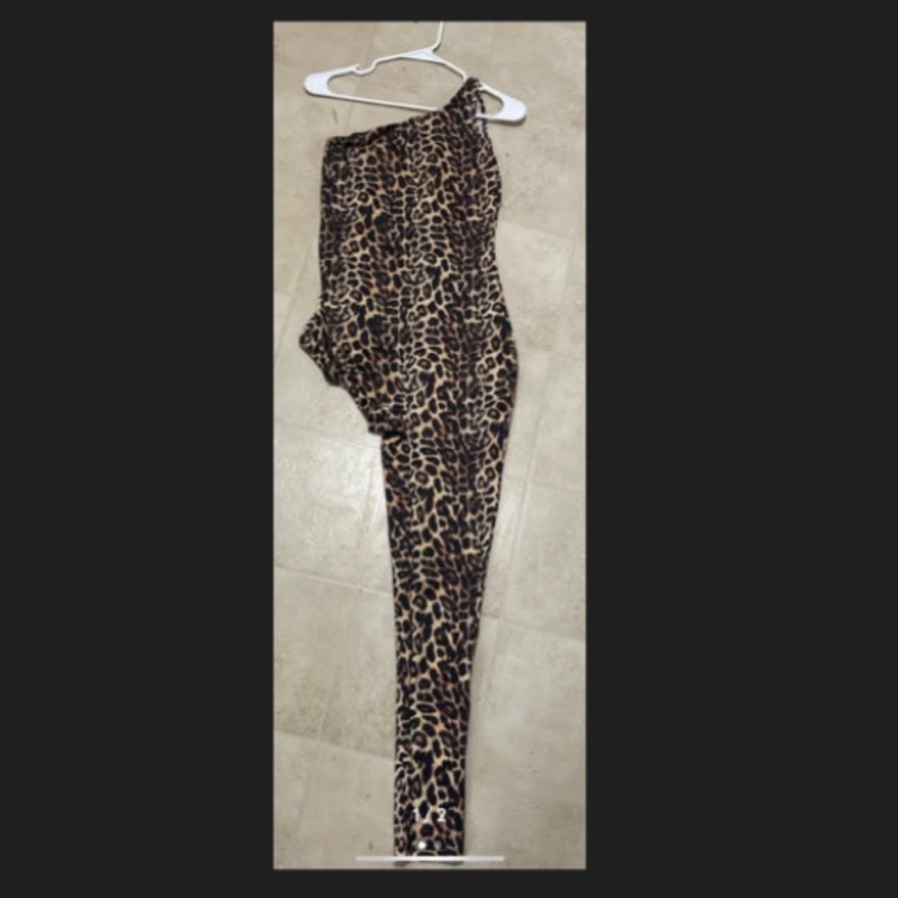 Women’s jumpsuit off the shoulder, one leg out brand new